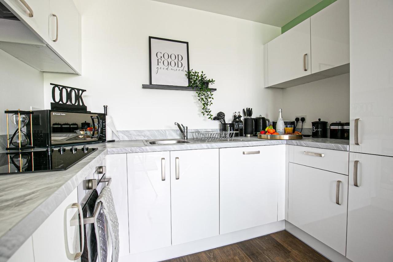 Penthouse Apartment - City Centre - Secure Parking, Balcony, Self-Check-In, Fast Wifi And Smart Tv With Netflix By Yoko Property Милтон-Кейнс Экстерьер фото