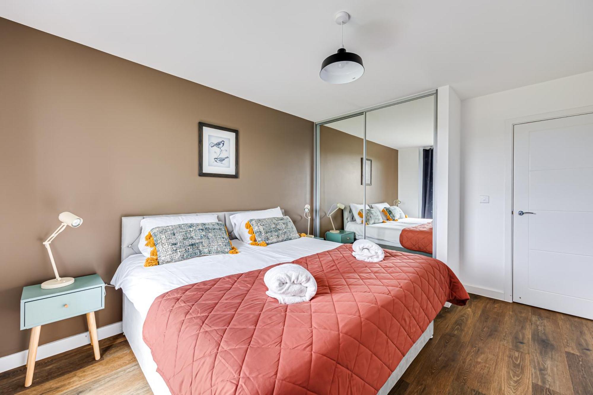 Penthouse Apartment - City Centre - Secure Parking, Balcony, Self-Check-In, Fast Wifi And Smart Tv With Netflix By Yoko Property Милтон-Кейнс Экстерьер фото