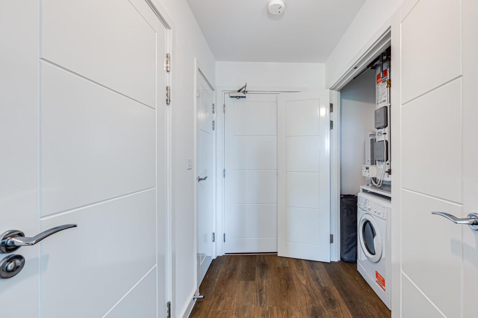 Penthouse Apartment - City Centre - Secure Parking, Balcony, Self-Check-In, Fast Wifi And Smart Tv With Netflix By Yoko Property Милтон-Кейнс Экстерьер фото