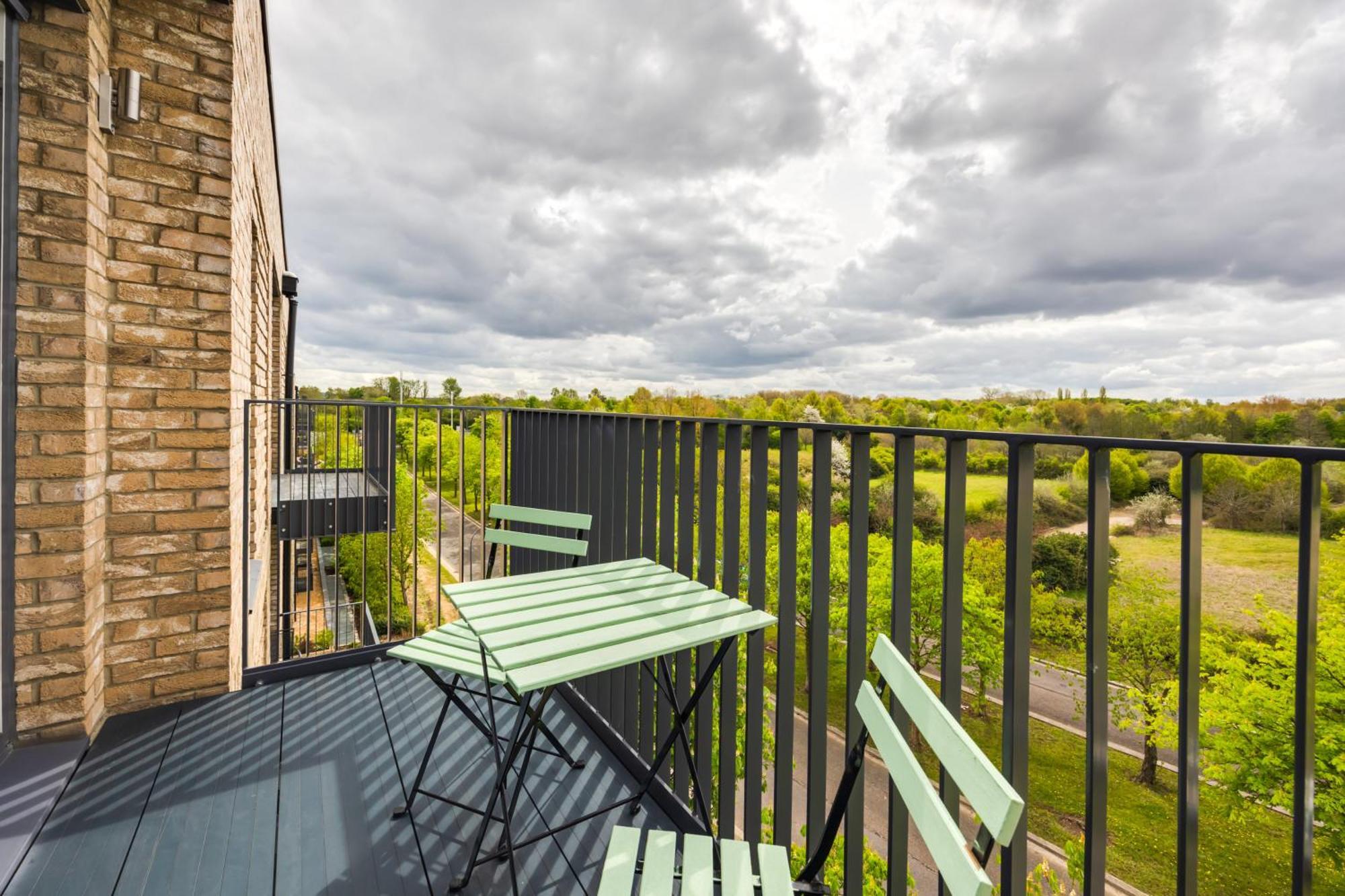 Penthouse Apartment - City Centre - Secure Parking, Balcony, Self-Check-In, Fast Wifi And Smart Tv With Netflix By Yoko Property Милтон-Кейнс Экстерьер фото
