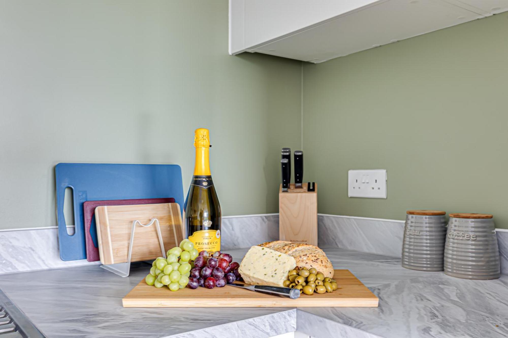 Penthouse Apartment - City Centre - Secure Parking, Balcony, Self-Check-In, Fast Wifi And Smart Tv With Netflix By Yoko Property Милтон-Кейнс Экстерьер фото
